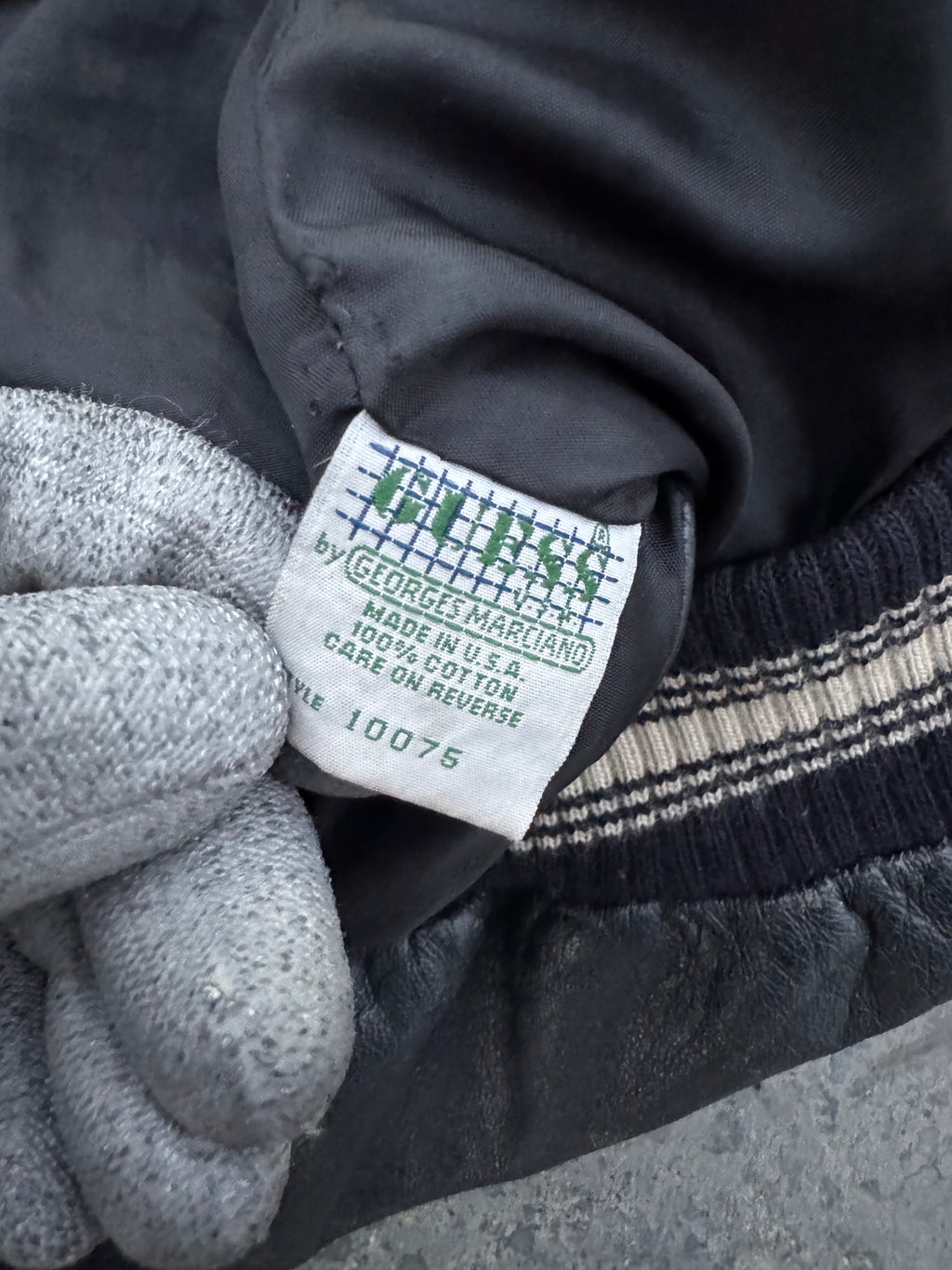 BOX LOGO GUESS BOMBER JACKET EN CUERO 90s