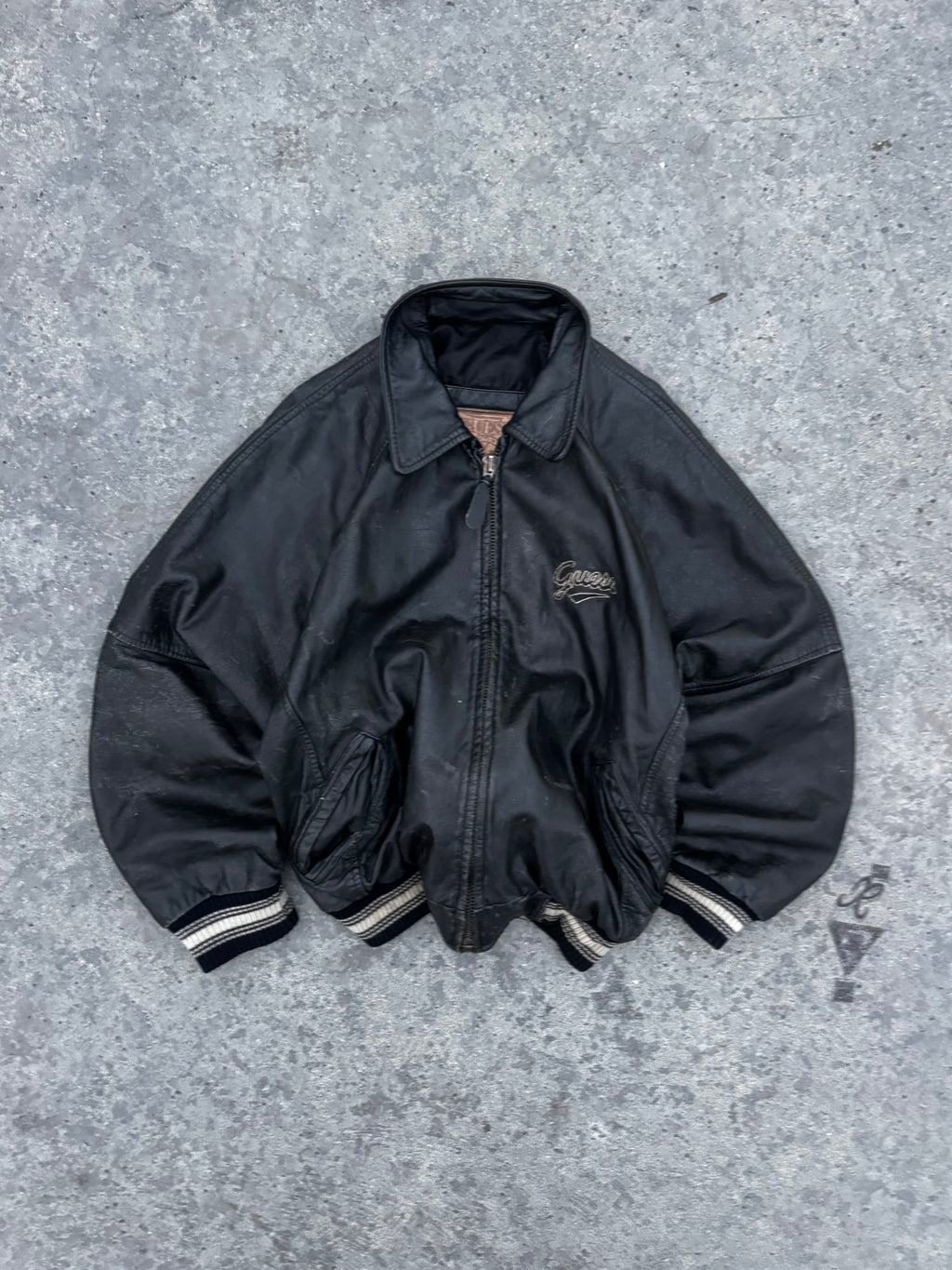 BOX LOGO GUESS BOMBER JACKET EN CUERO 90s