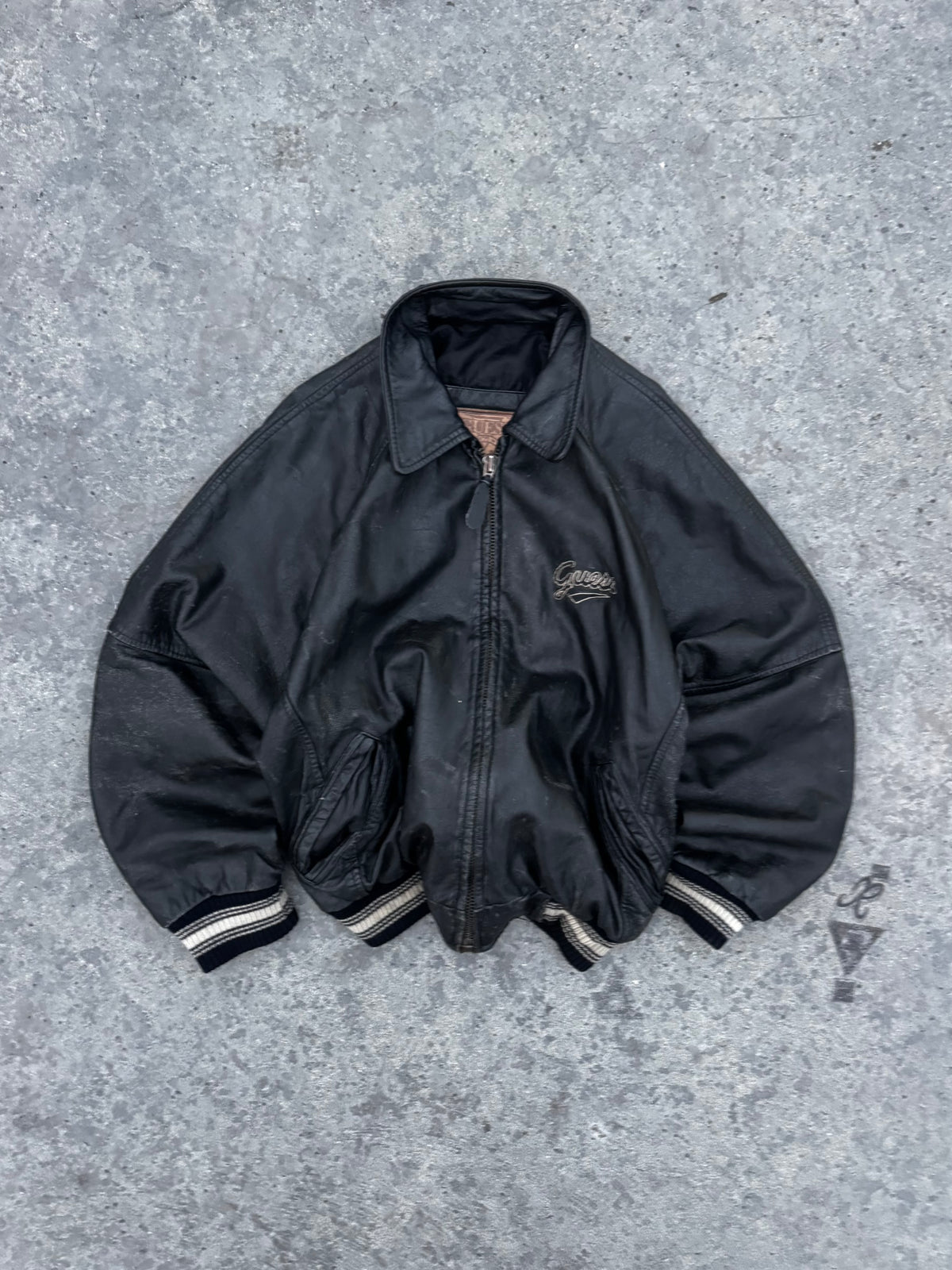 BOX LOGO GUESS BOMBER JACKET EN CUERO 90s