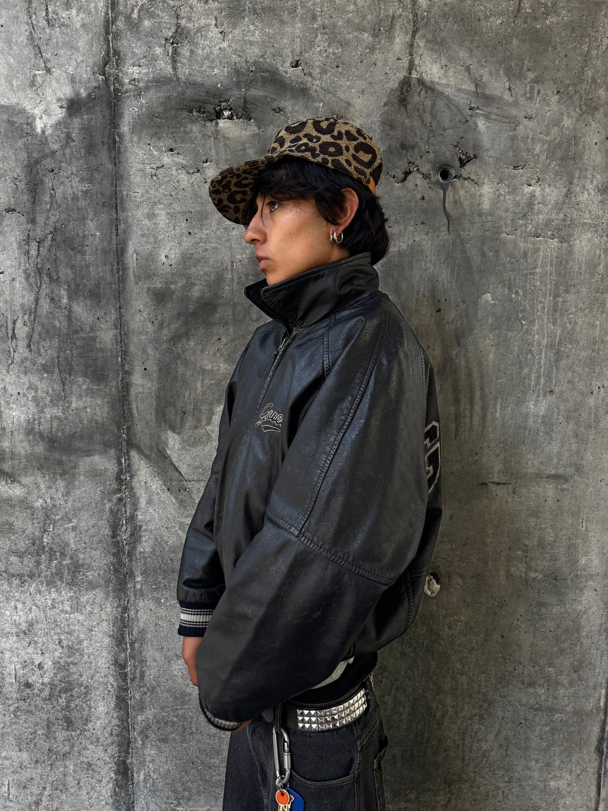 BOX LOGO GUESS BOMBER JACKET EN CUERO 90s