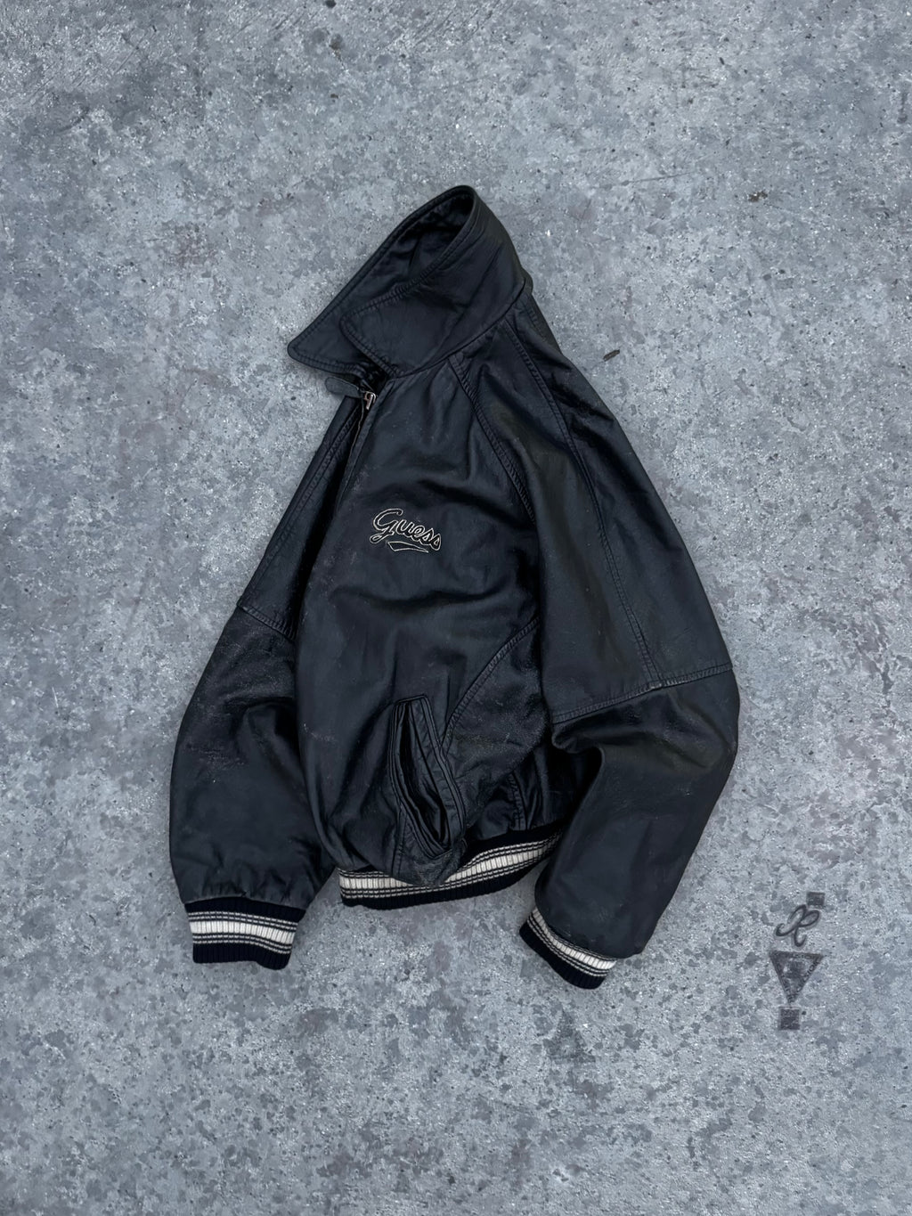 BOX LOGO GUESS BOMBER JACKET EN CUERO 90s