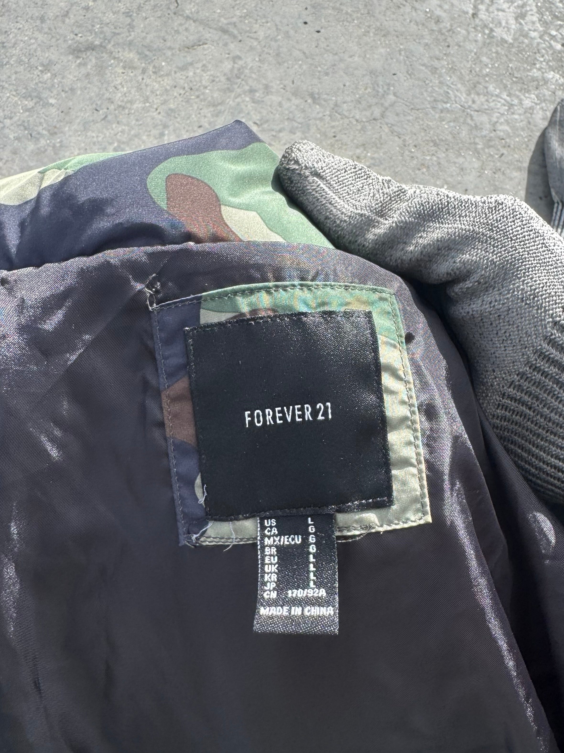 CAMO PUFFER JACKET STYLE PIECE