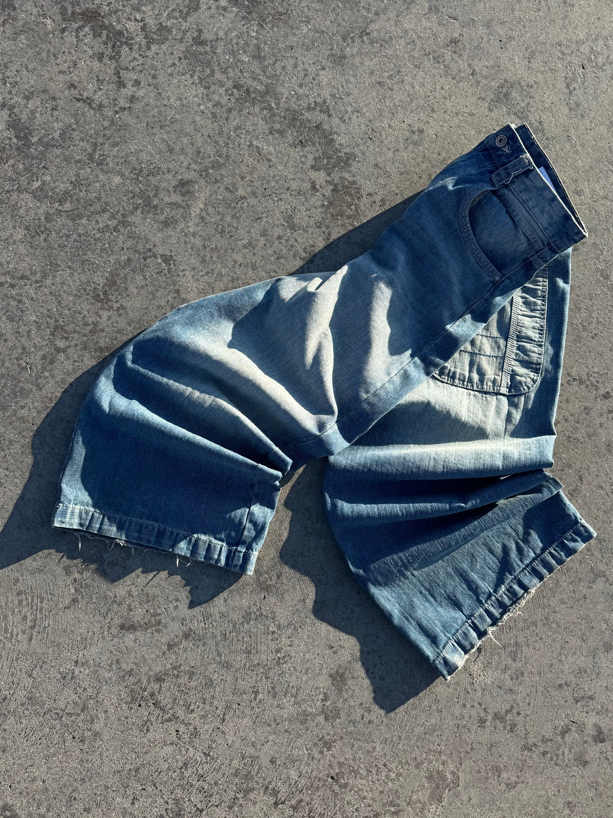 BLUE JEAN BOODCUT BERSHKA LEGIT