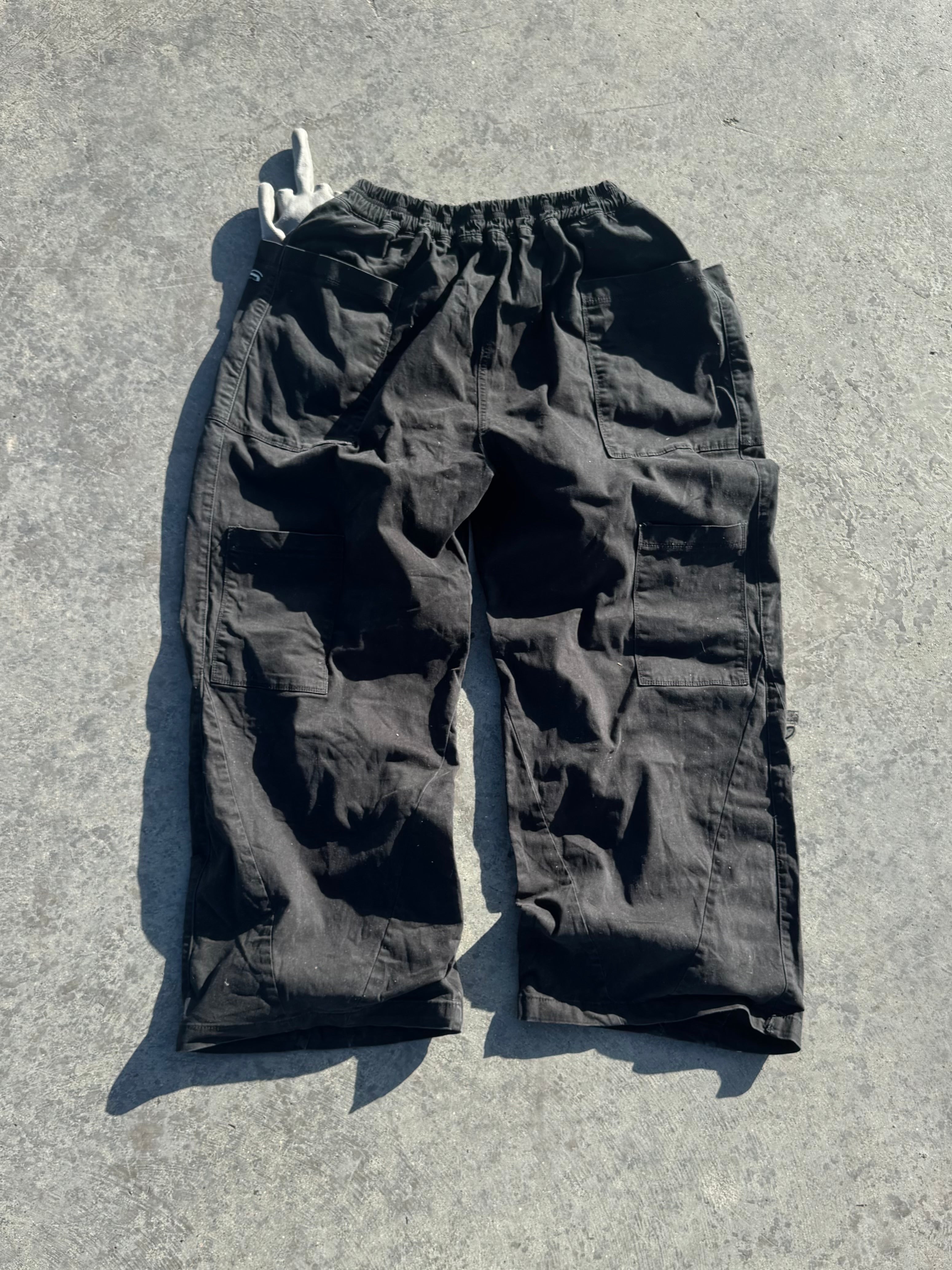 CARGO PANT BLACK ANCHO STYLE SK8