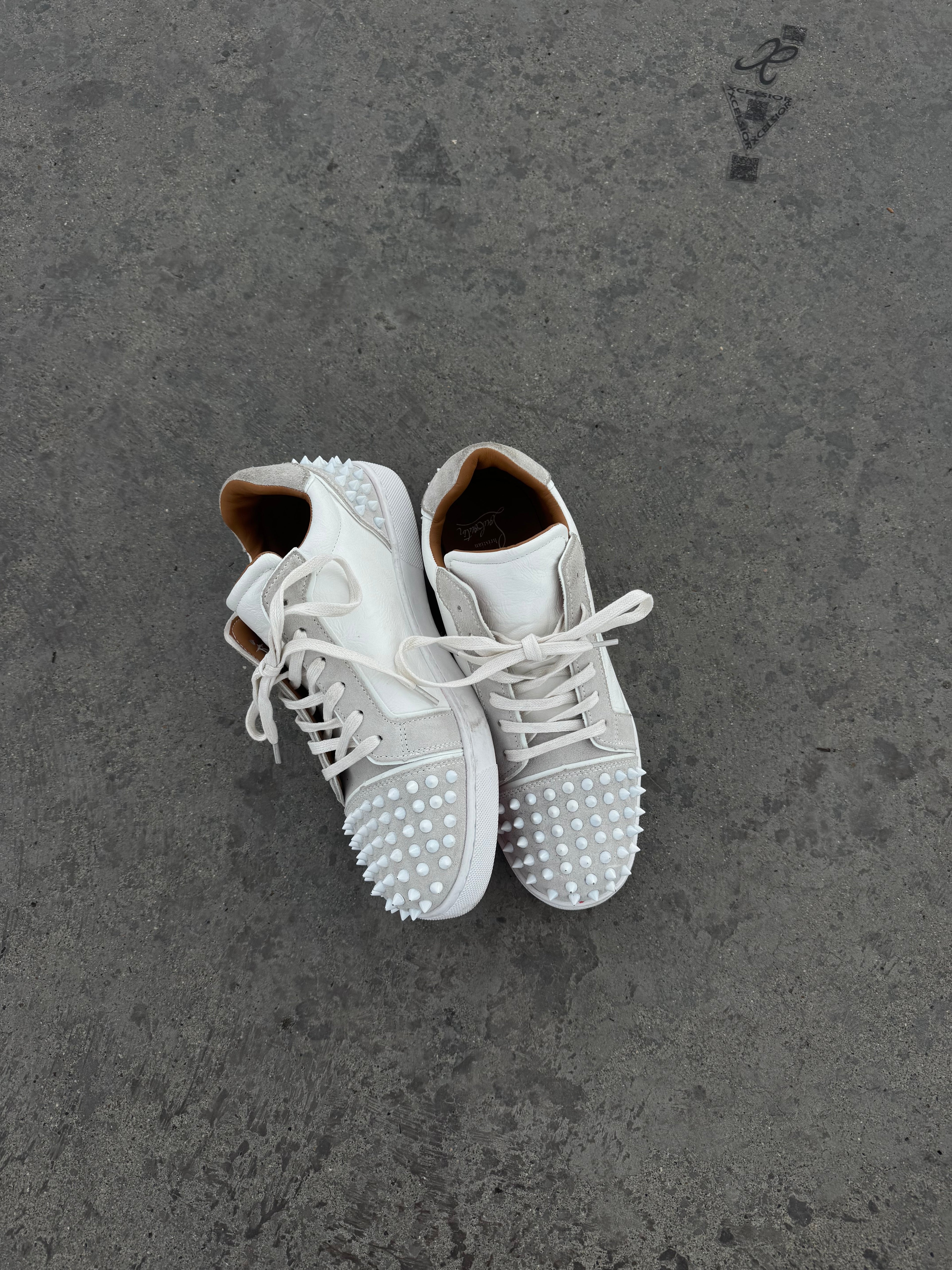 CHRISTIAN LOUBOUTIN WHITE SHOES