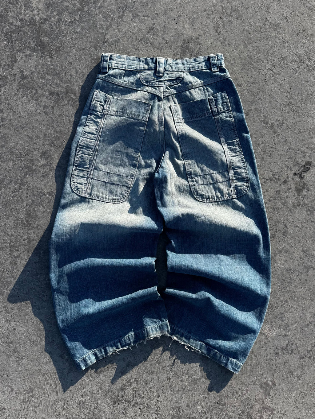 BLUE JEAN BOODCUT BERSHKA LEGIT