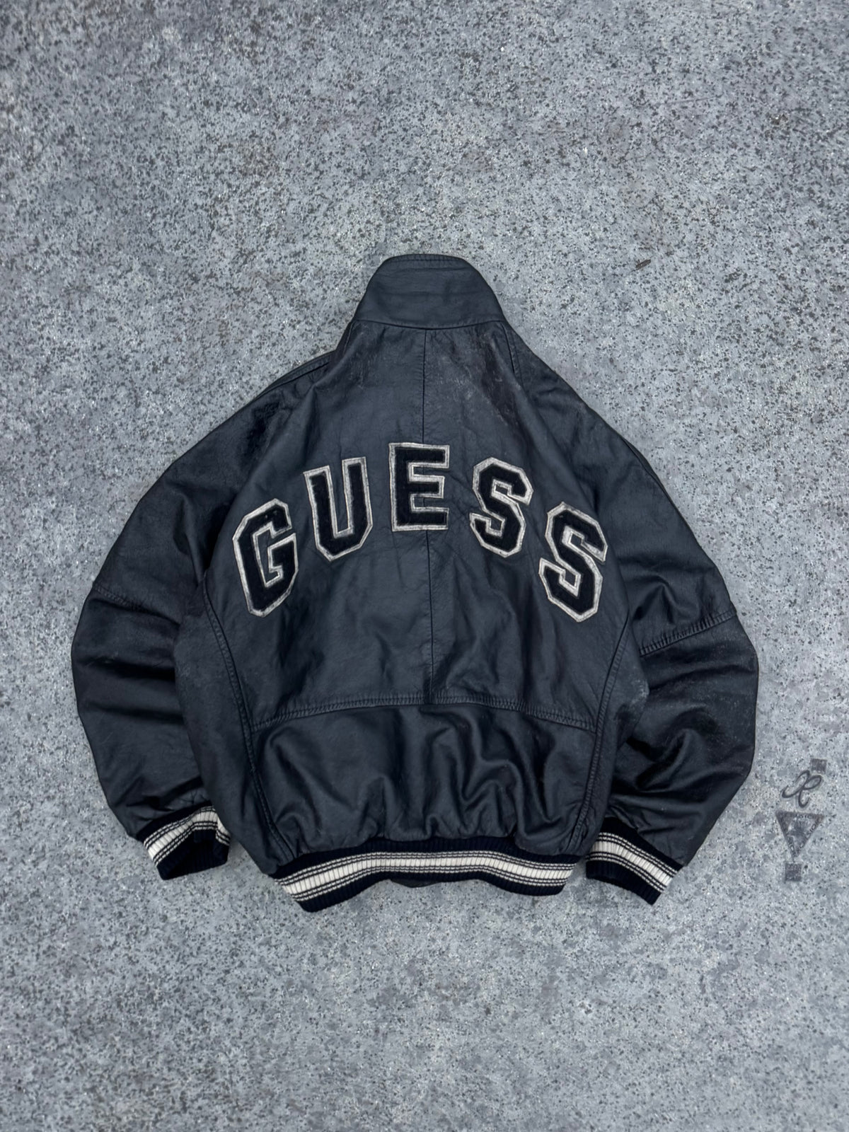 BOX LOGO GUESS BOMBER JACKET EN CUERO 90s