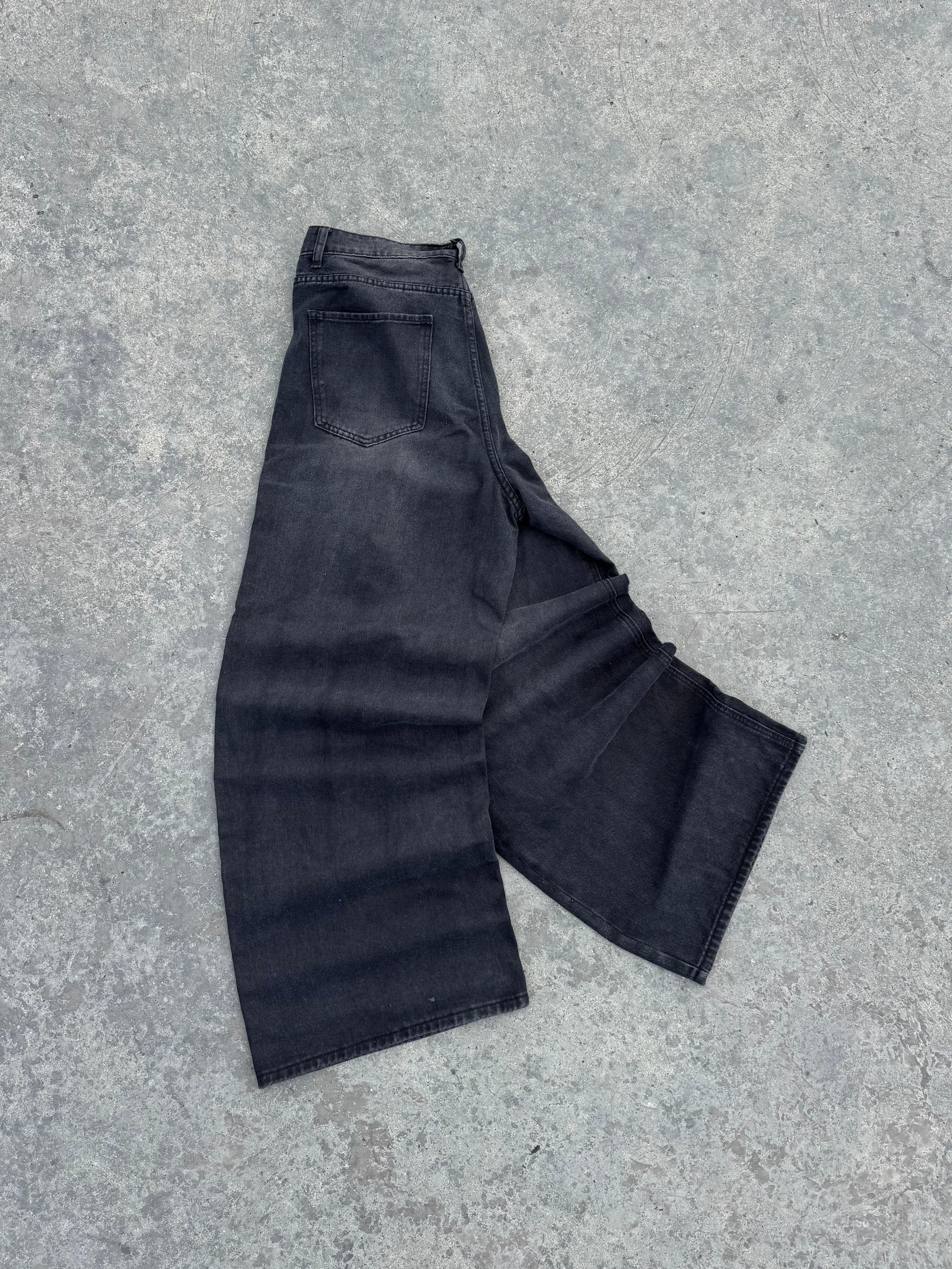 SÚPER BAGGY BLACK DENIM PANT