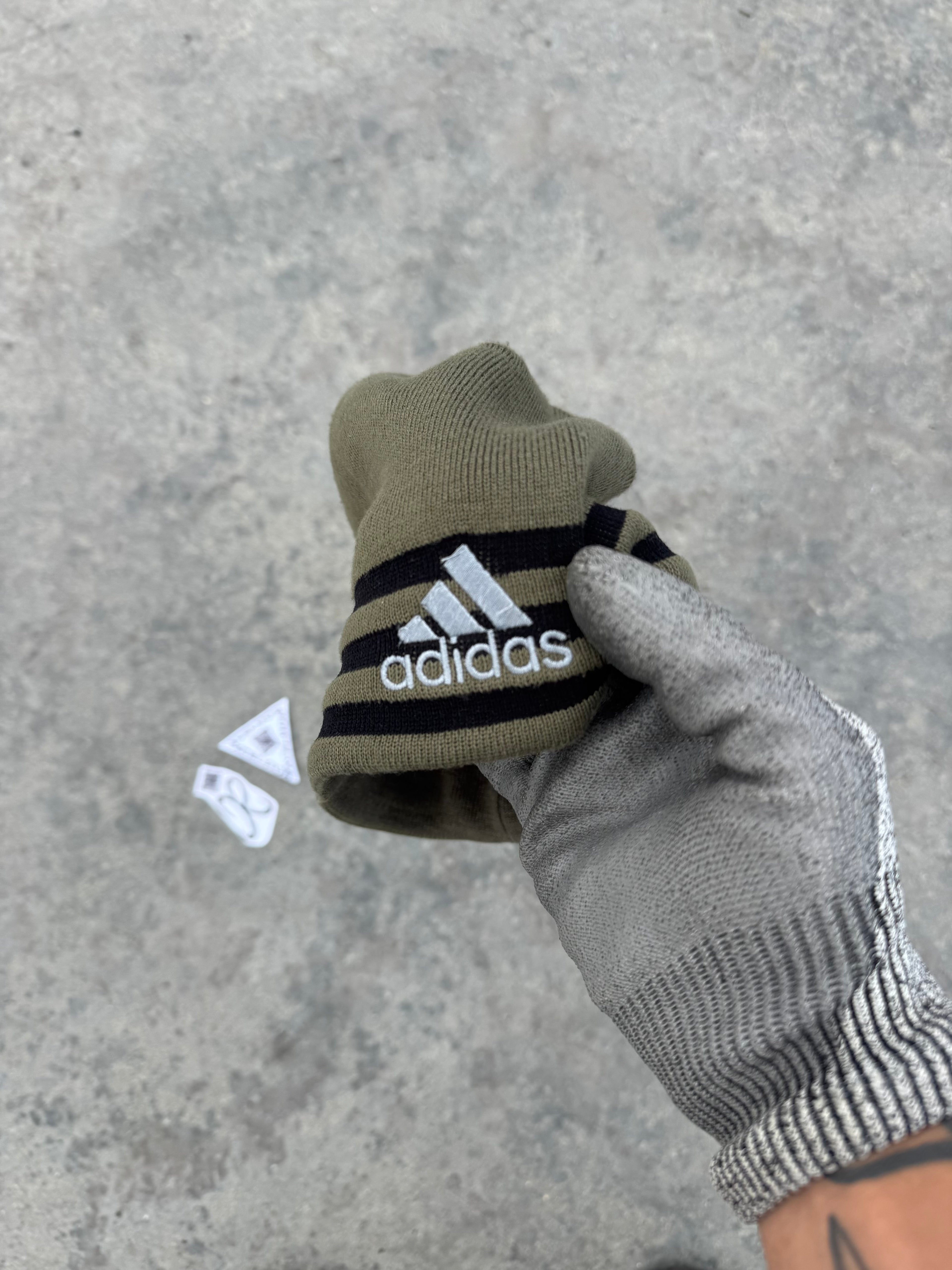 RARE BANNIE ADIDAS DOBLE FAZ