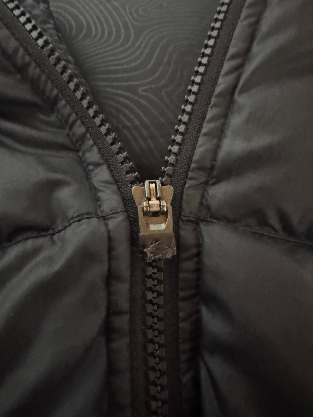 PUFFER JACKET EN PLUMAS NIKE AUTHENTIC