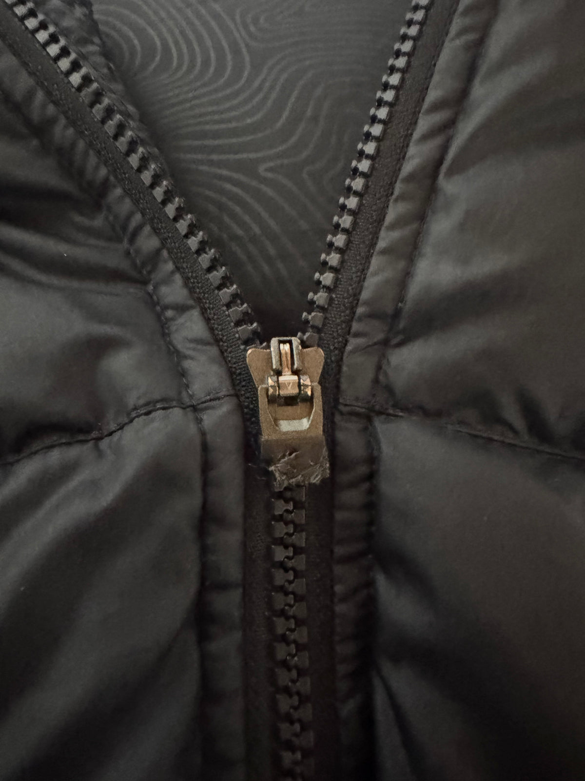 PUFFER JACKET EN PLUMAS NIKE AUTHENTIC