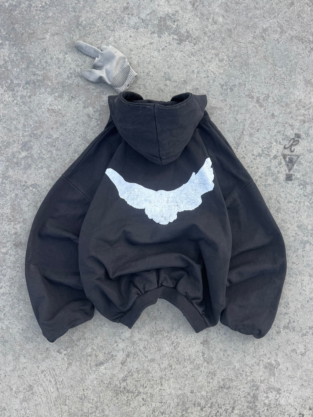 BLACK HOODIE YE 100% COTTON