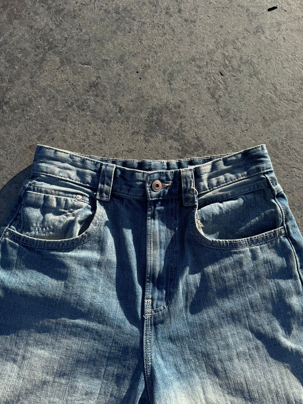 BLUE JEAN BOODCUT BERSHKA LEGIT