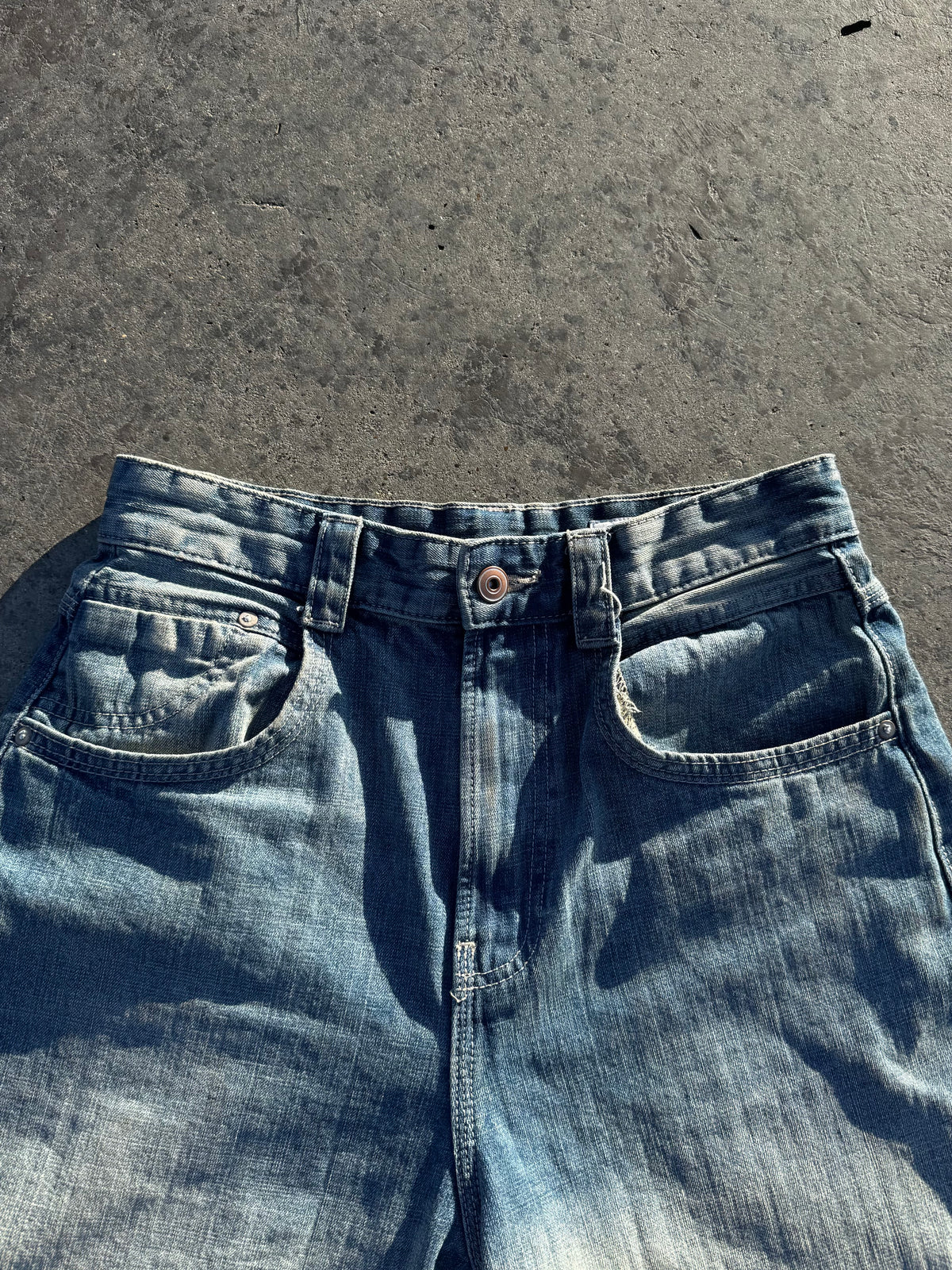 BLUE JEAN BOODCUT BERSHKA LEGIT