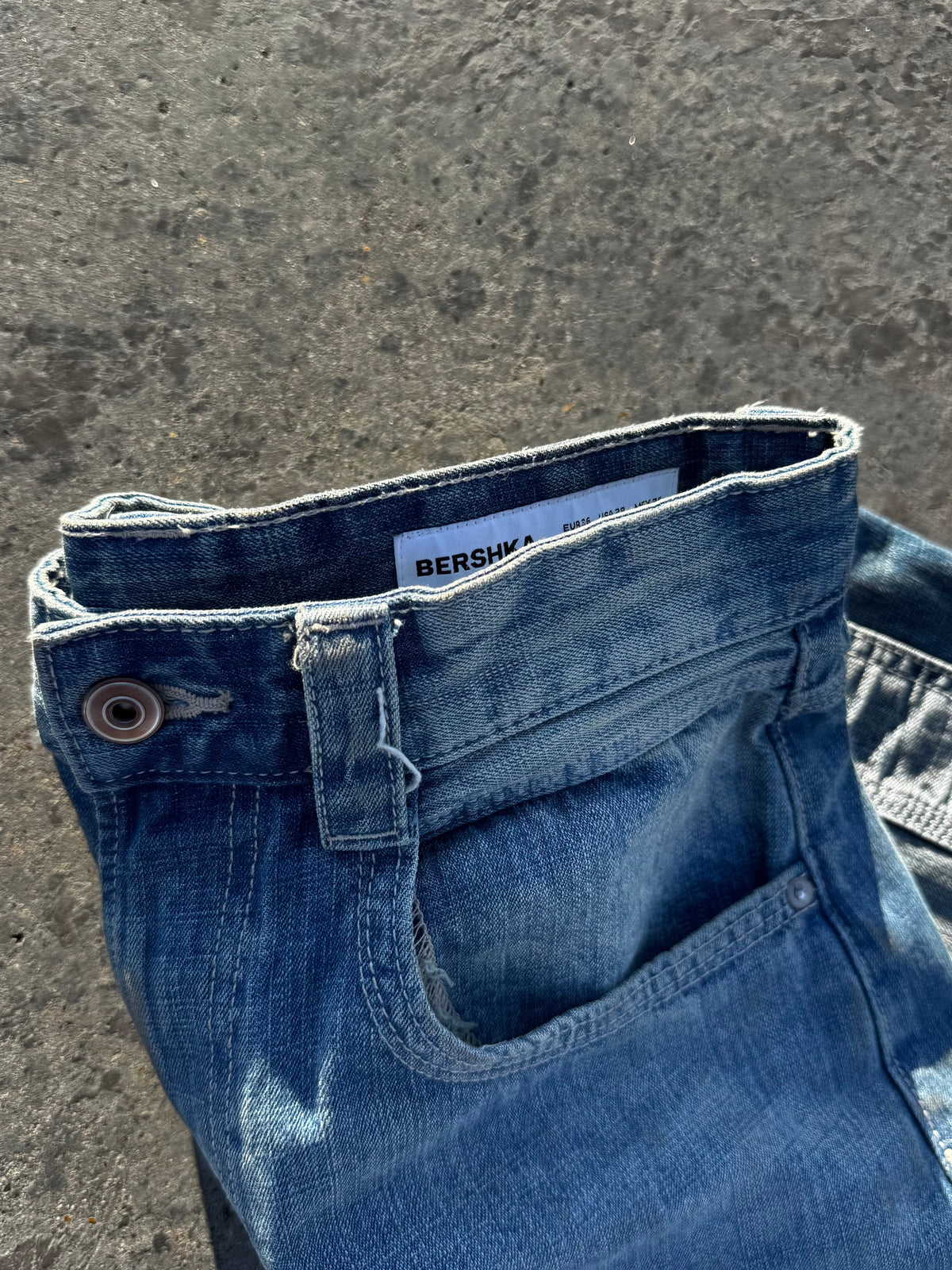 BLUE JEAN BOODCUT BERSHKA LEGIT