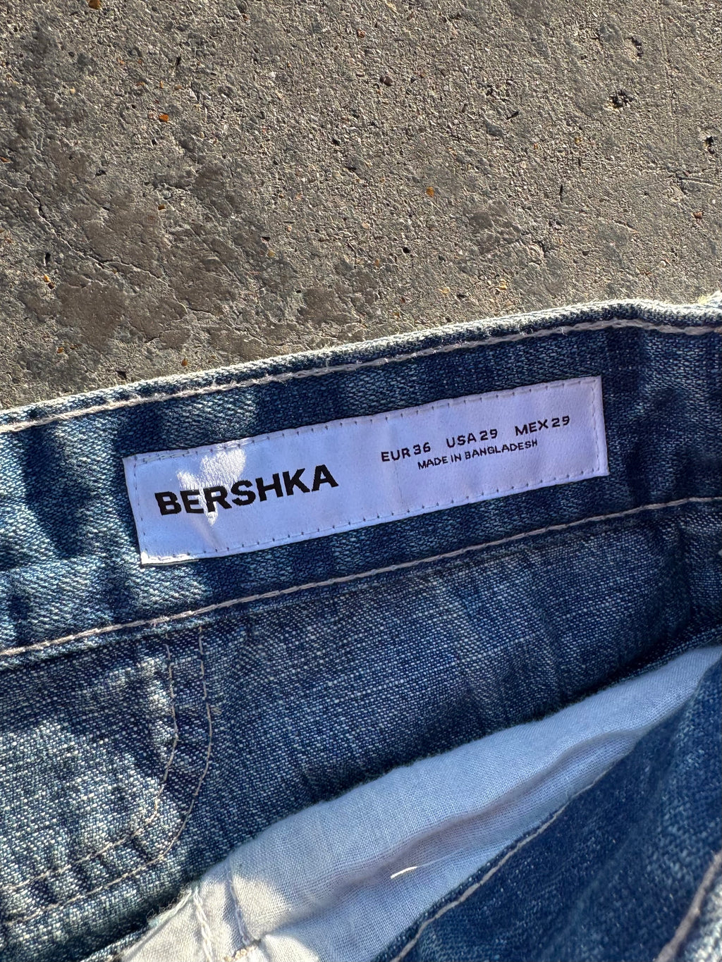 BLUE JEAN BOODCUT BERSHKA LEGIT