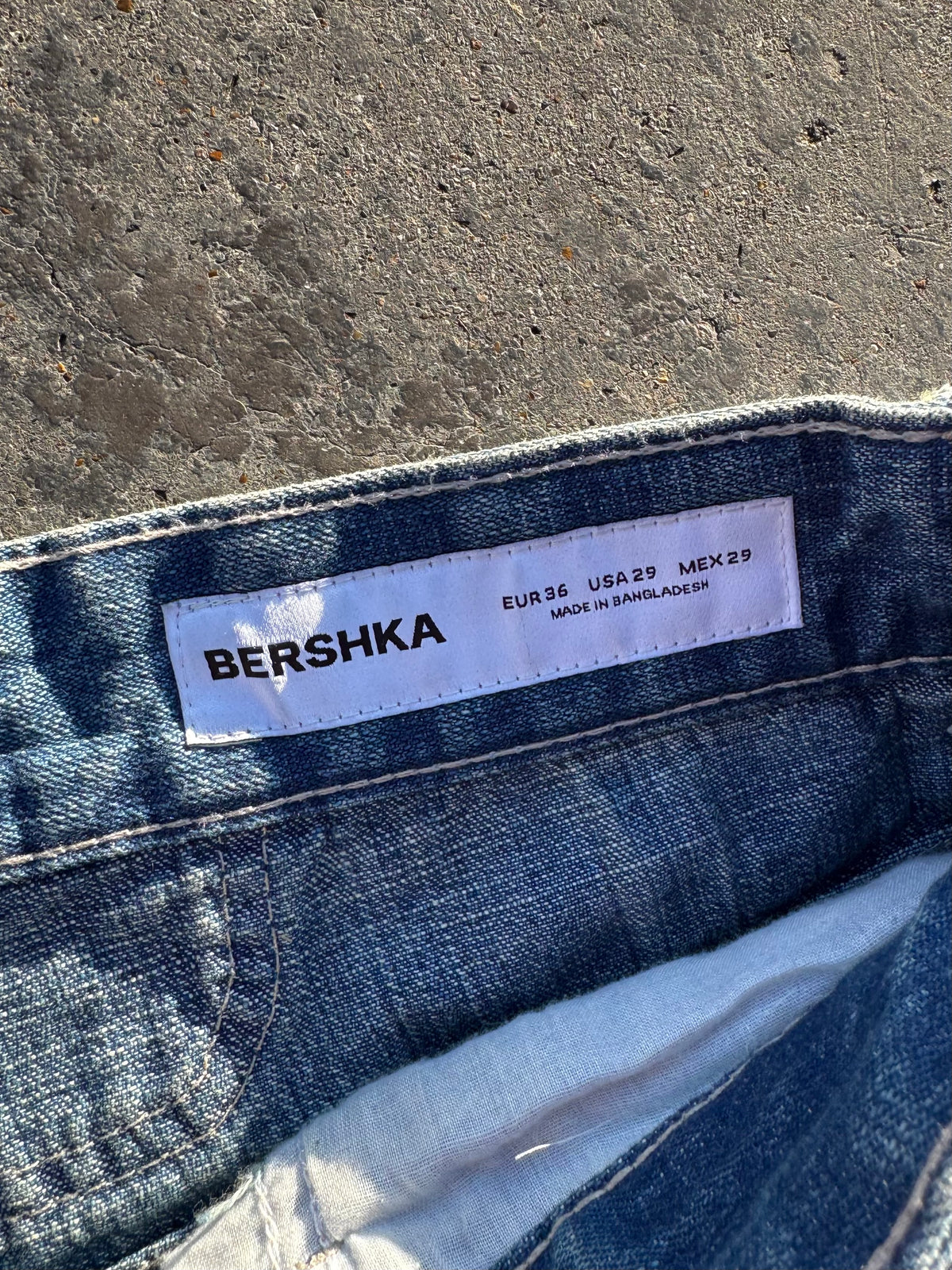 BLUE JEAN BOODCUT BERSHKA LEGIT