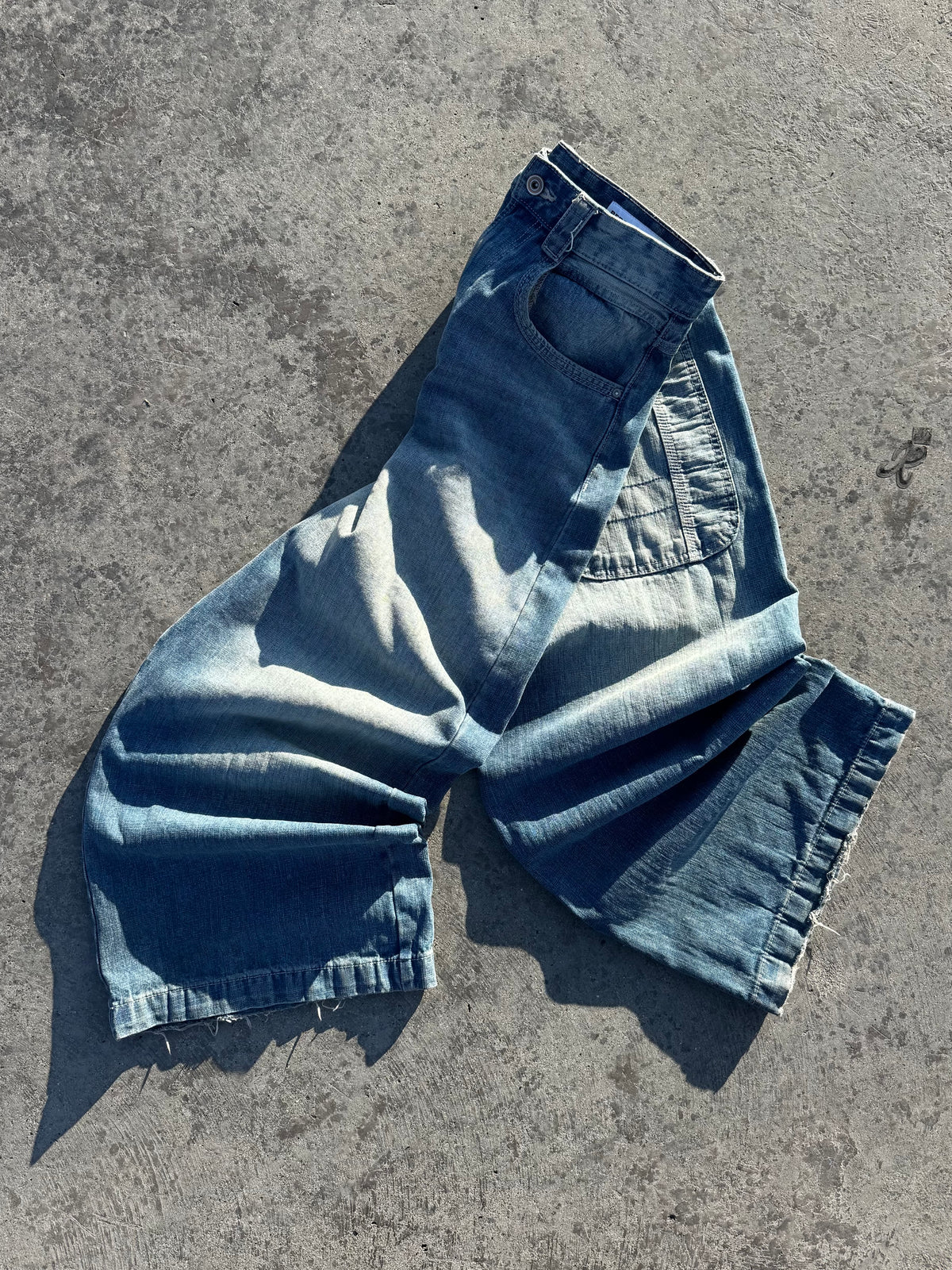 BLUE JEAN BOODCUT BERSHKA LEGIT