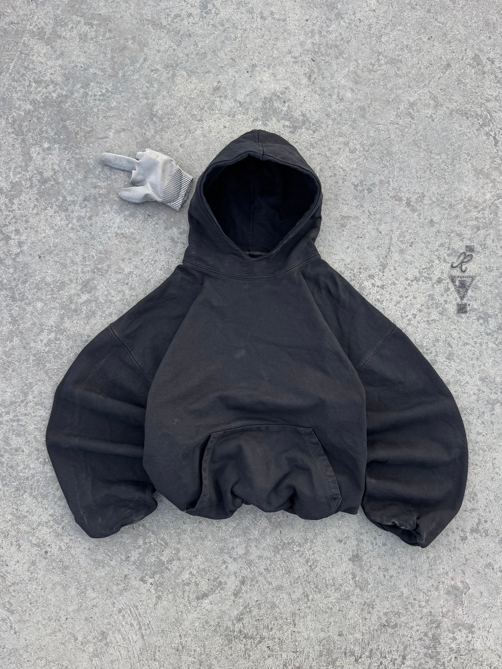 BLACK HOODIE YE 100% COTTON
